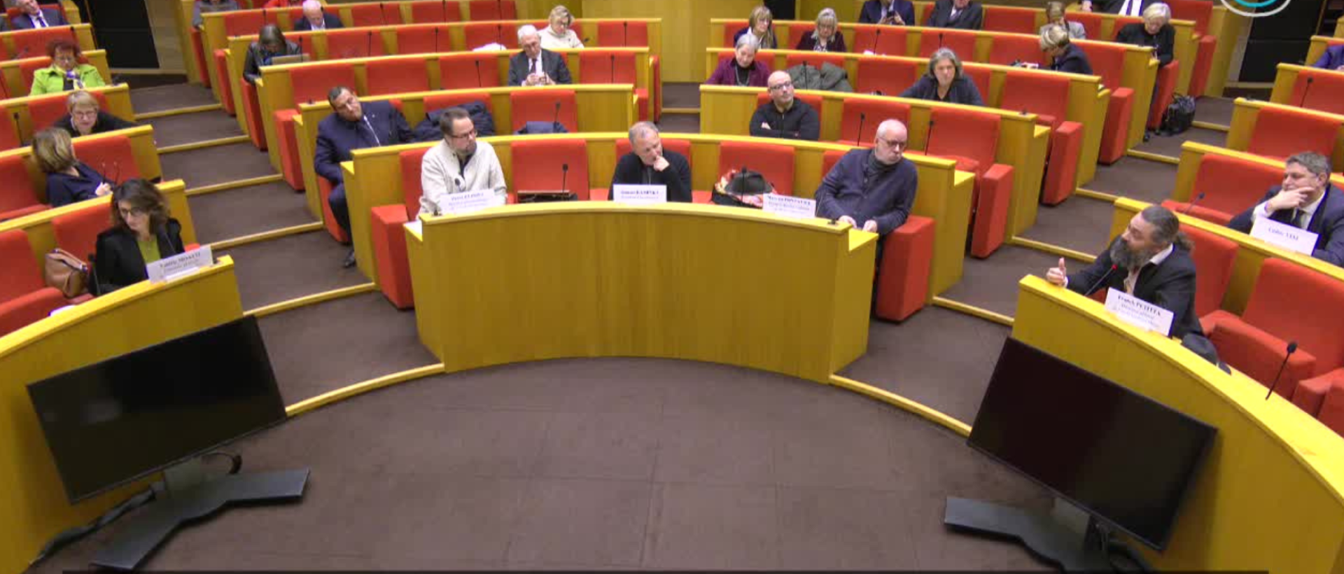 Table ronde au Sénat sur la crise de l'animation française avec Hervé Dupont de Fortiche Production. Les professionnels discutent des difficultés d'une filière d'excellence face au recul des plateformes et à la concurrence numérique.