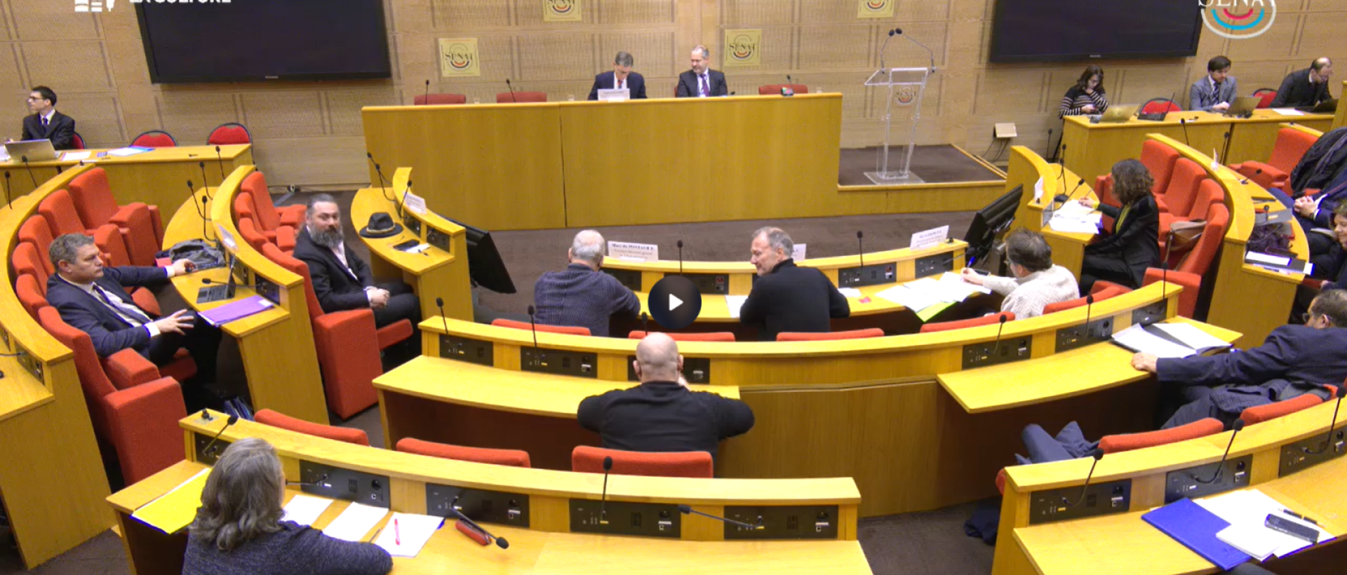 Table ronde au Sénat sur la crise de l'animation française avec Hervé Dupont de Fortiche Production. Les professionnels discutent des difficultés d'une filière d'excellence face au recul des plateformes et à la concurrence numérique.